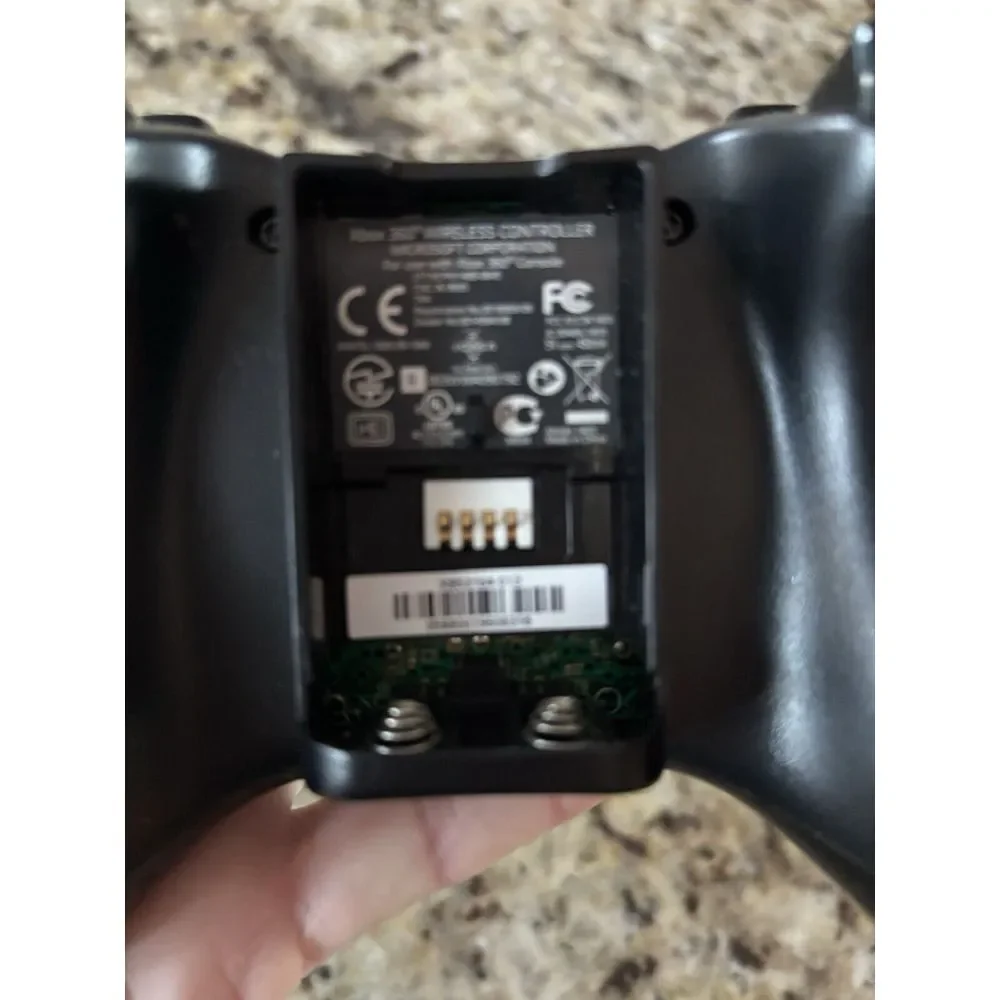 Xbox Controller.‎ Missing Battery Cover On Back. In Very Good Used Condition